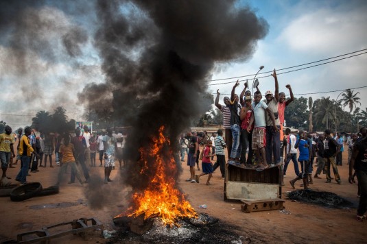 Bangui, Central African Republic. Demonstrators gather in the capital Bangui to protest following the killing of a judge by Séléka militia. Half an hour after this photo was taken, Séléka gunmen fired into the crowd, killing two people and wounding another. Photographer: William Daniels